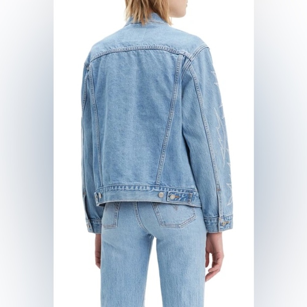 🔥🔥🔥NEW Levi’s Ex-Boyfriend Embroidered Sleeves Trucker Denim Jacket - Picture 4 of 6